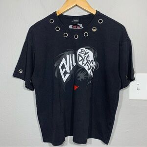Disney Cruella de Vil Evil by Design Black Tee Womens Size Medium Punk‎